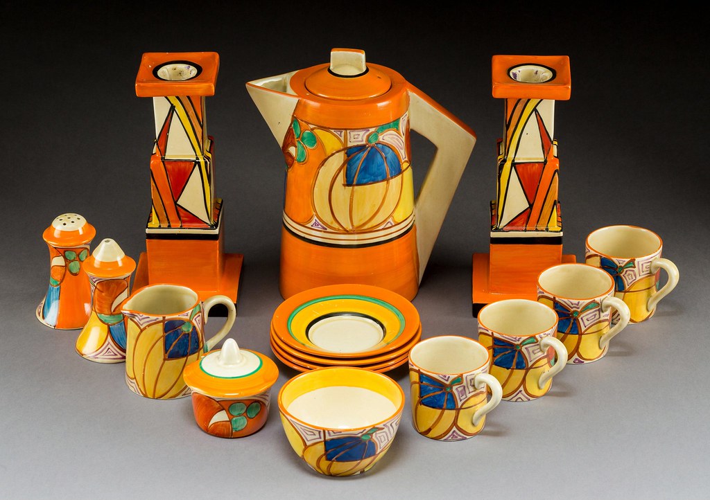 ARTMEDIA - A Clarice Cliff Pottery Fantasque Pattern Circa 1930